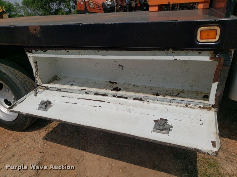 image for item DP7942 2016 Ford F450 Super Duty  Crew Cab flatbed truck