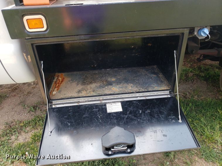 image for item DP7942 2016 Ford F450 Super Duty  Crew Cab flatbed truck