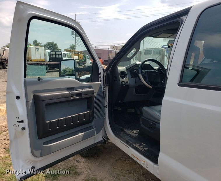 image for item DP7942 2016 Ford F450 Super Duty  Crew Cab flatbed truck