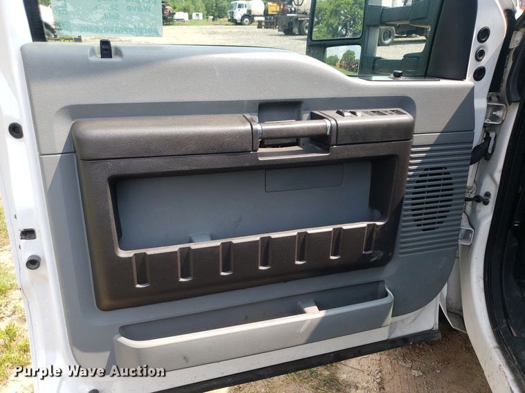 image for item DP7942 2016 Ford F450 Super Duty  Crew Cab flatbed truck