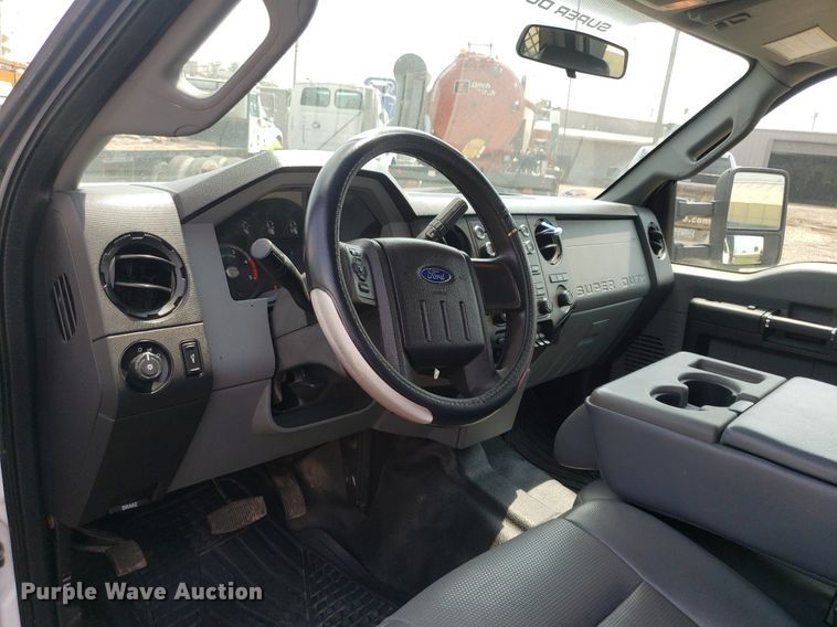 image for item DP7942 2016 Ford F450 Super Duty  Crew Cab flatbed truck