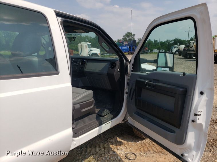 image for item DP7942 2016 Ford F450 Super Duty  Crew Cab flatbed truck