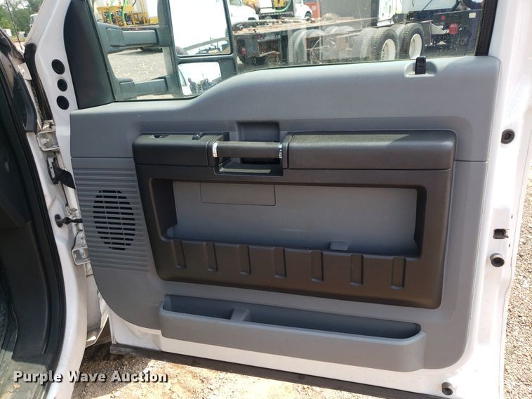 image for item DP7942 2016 Ford F450 Super Duty  Crew Cab flatbed truck