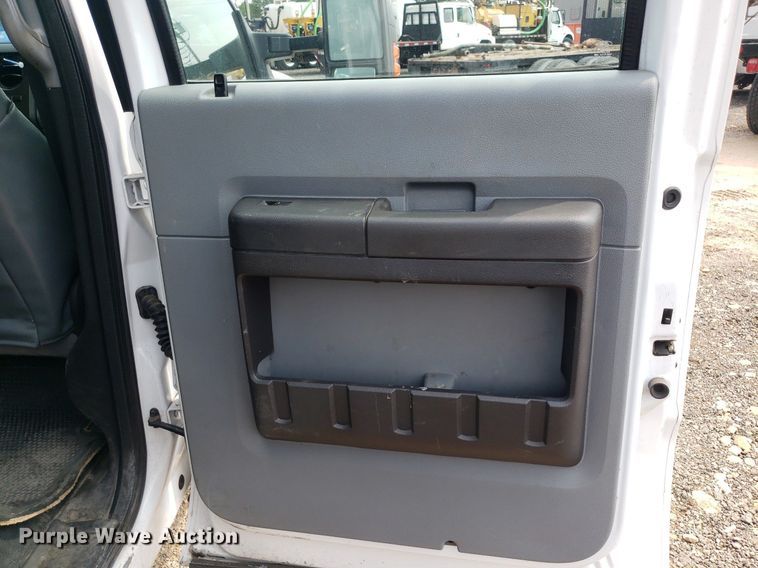 image for item DP7942 2016 Ford F450 Super Duty  Crew Cab flatbed truck