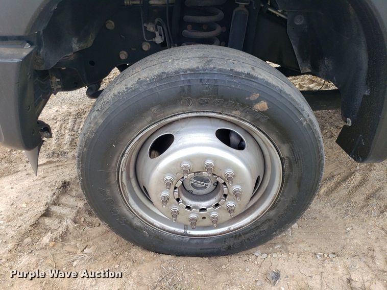 image for item DP7942 2016 Ford F450 Super Duty  Crew Cab flatbed truck