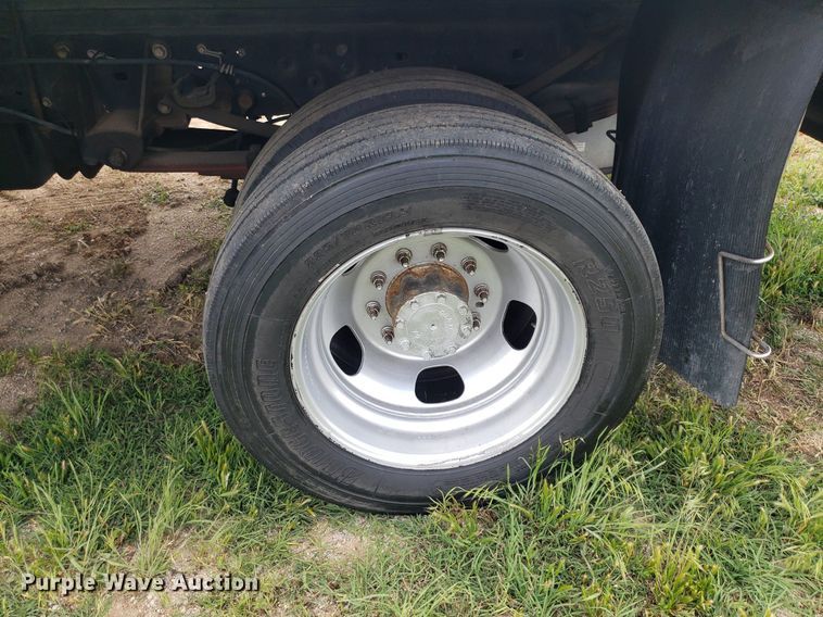 image for item DP7942 2016 Ford F450 Super Duty  Crew Cab flatbed truck