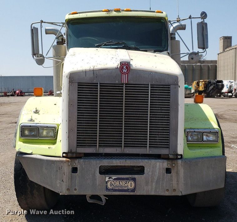 image for item DP8015 2004 Kenworth T800  truck cab and chassis