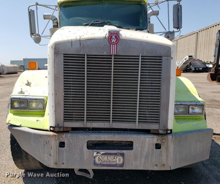 image for item DP8015 2004 Kenworth T800  truck cab and chassis