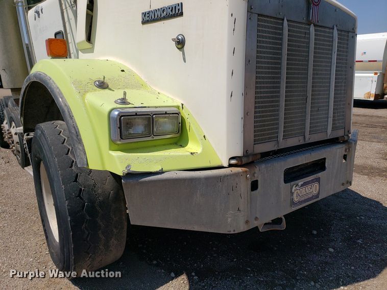 image for item DP8015 2004 Kenworth T800  truck cab and chassis