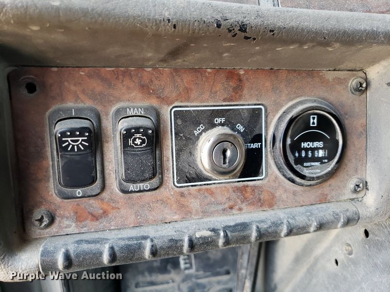 image for item DP8015 2004 Kenworth T800  truck cab and chassis