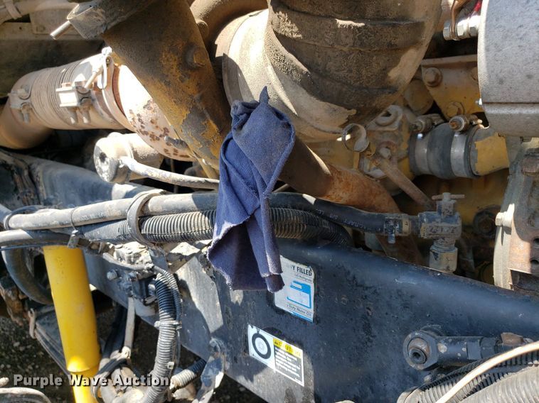 image for item DP8015 2004 Kenworth T800  truck cab and chassis