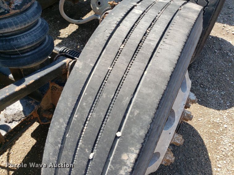 image for item DP8015 2004 Kenworth T800  truck cab and chassis