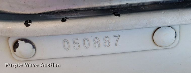 image for item DP8015 2004 Kenworth T800  truck cab and chassis