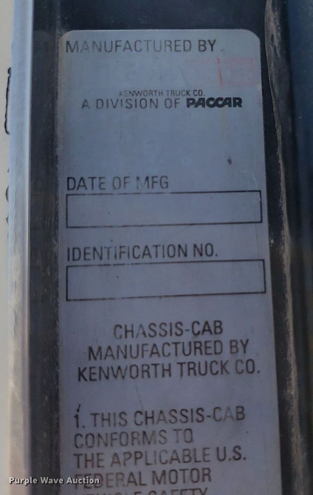 image for item DP8015 2004 Kenworth T800  truck cab and chassis