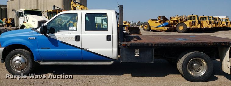 image for item DP8016 2001 Ford F550 Super Duty  Crew Cab flatbed truck