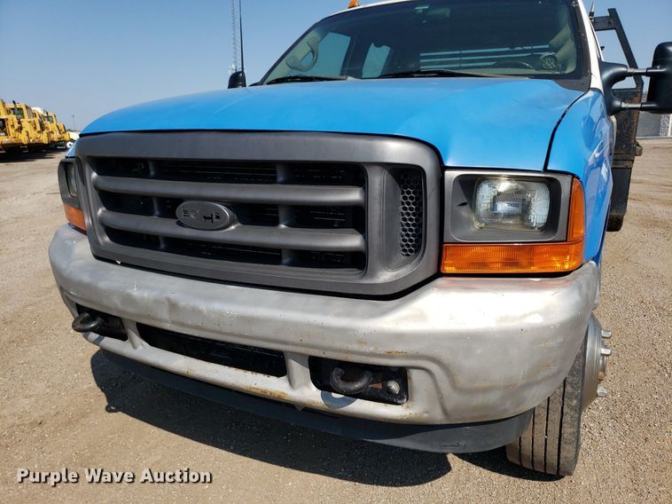 image for item DP8016 2001 Ford F550 Super Duty  Crew Cab flatbed truck