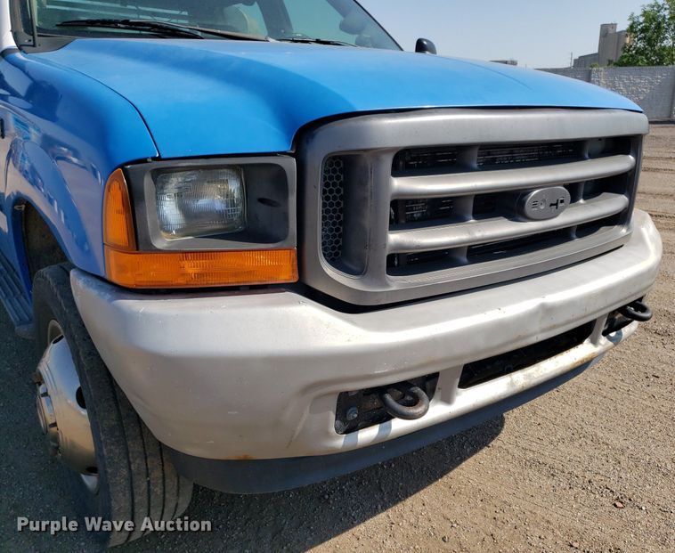 image for item DP8016 2001 Ford F550 Super Duty  Crew Cab flatbed truck