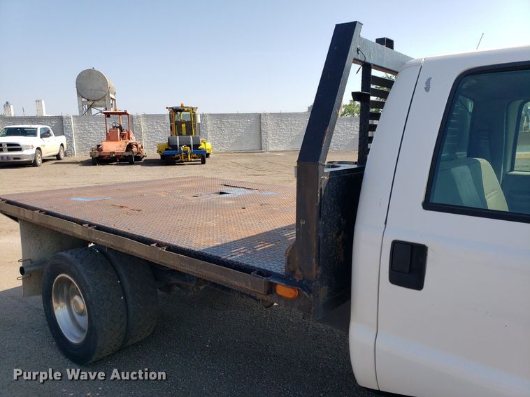 image for item DP8016 2001 Ford F550 Super Duty  Crew Cab flatbed truck