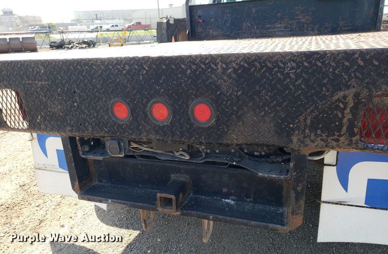 image for item DP8016 2001 Ford F550 Super Duty  Crew Cab flatbed truck