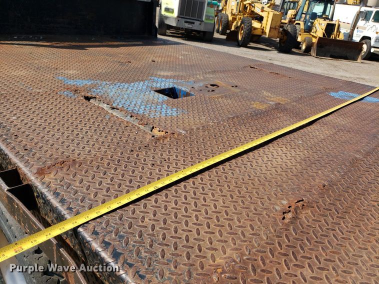 image for item DP8016 2001 Ford F550 Super Duty  Crew Cab flatbed truck