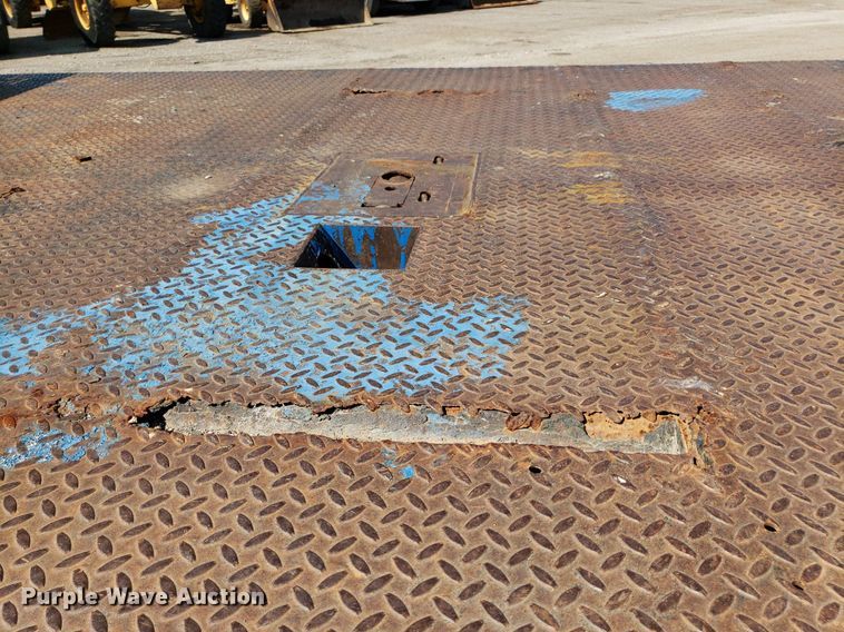 image for item DP8016 2001 Ford F550 Super Duty  Crew Cab flatbed truck