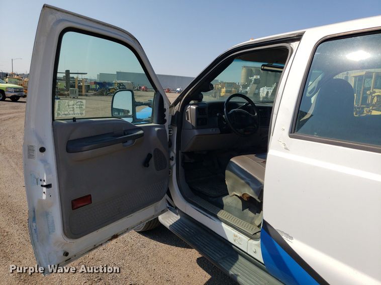 image for item DP8016 2001 Ford F550 Super Duty  Crew Cab flatbed truck