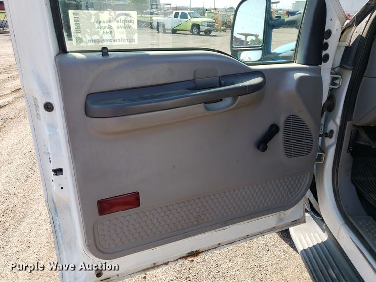 image for item DP8016 2001 Ford F550 Super Duty  Crew Cab flatbed truck