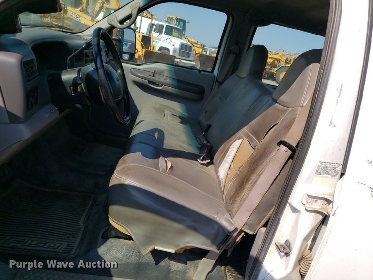 image for item DP8016 2001 Ford F550 Super Duty  Crew Cab flatbed truck