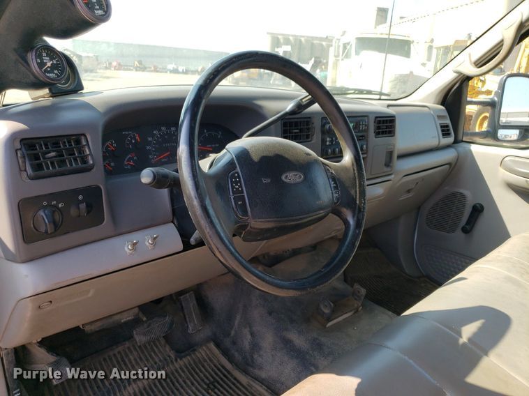 image for item DP8016 2001 Ford F550 Super Duty  Crew Cab flatbed truck