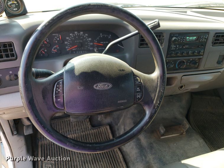 image for item DP8016 2001 Ford F550 Super Duty  Crew Cab flatbed truck