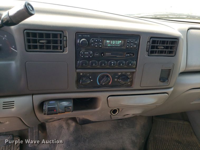 image for item DP8016 2001 Ford F550 Super Duty  Crew Cab flatbed truck