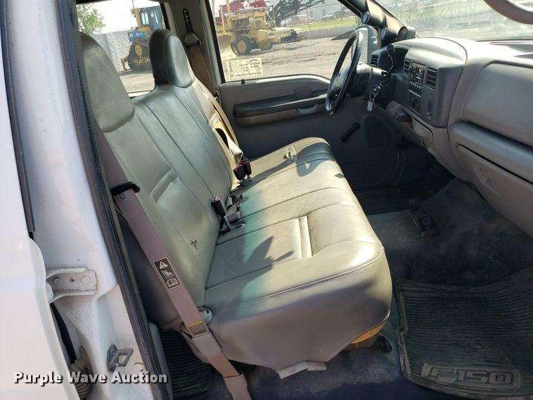 image for item DP8016 2001 Ford F550 Super Duty  Crew Cab flatbed truck