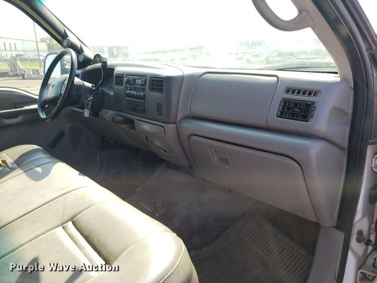 image for item DP8016 2001 Ford F550 Super Duty  Crew Cab flatbed truck