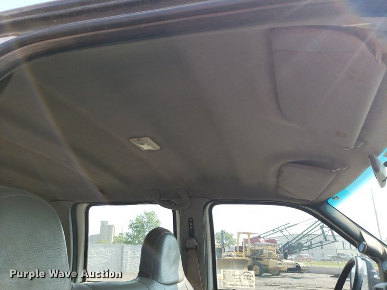 image for item DP8016 2001 Ford F550 Super Duty  Crew Cab flatbed truck