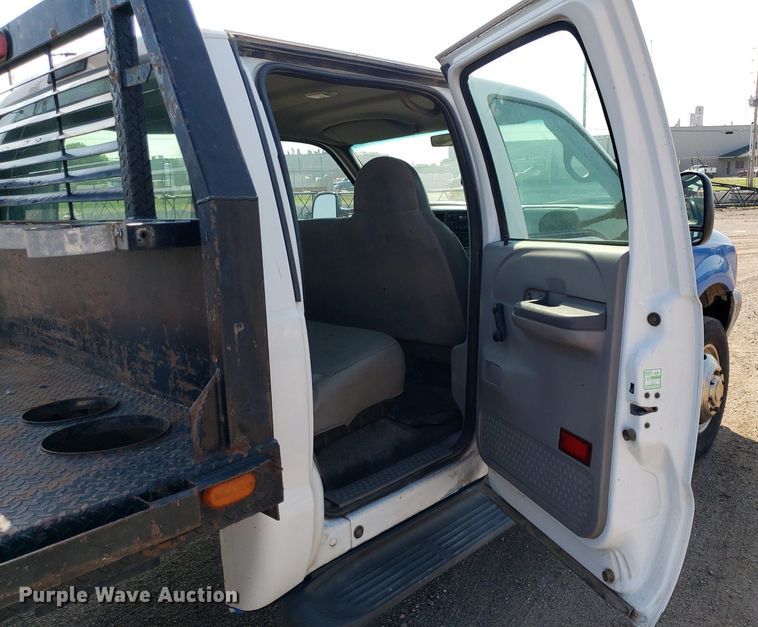 image for item DP8016 2001 Ford F550 Super Duty  Crew Cab flatbed truck