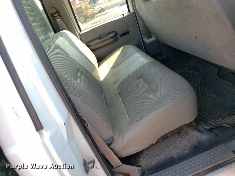 image for item DP8016 2001 Ford F550 Super Duty  Crew Cab flatbed truck