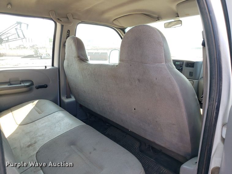 image for item DP8016 2001 Ford F550 Super Duty  Crew Cab flatbed truck