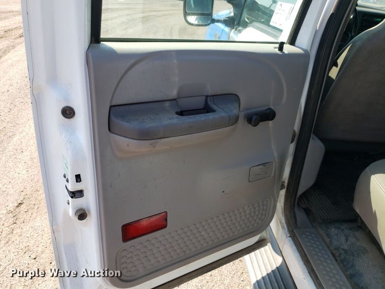 image for item DP8016 2001 Ford F550 Super Duty  Crew Cab flatbed truck