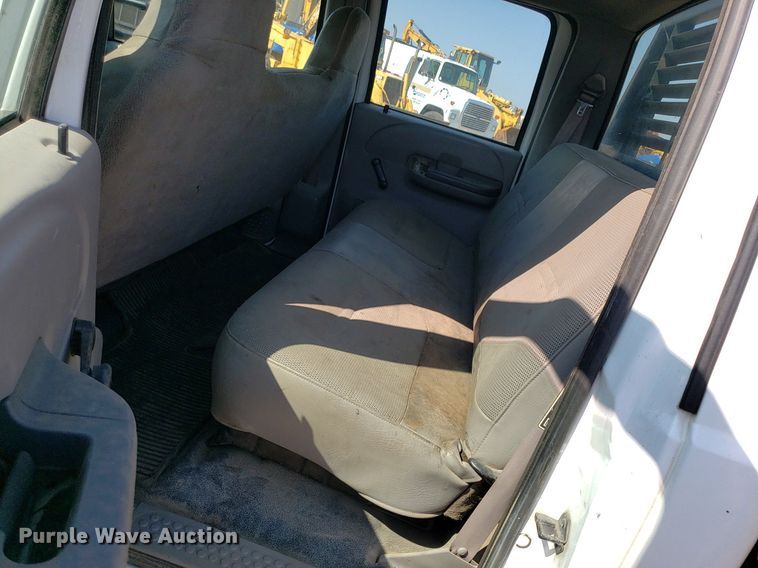 image for item DP8016 2001 Ford F550 Super Duty  Crew Cab flatbed truck