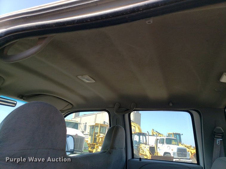 image for item DP8016 2001 Ford F550 Super Duty  Crew Cab flatbed truck