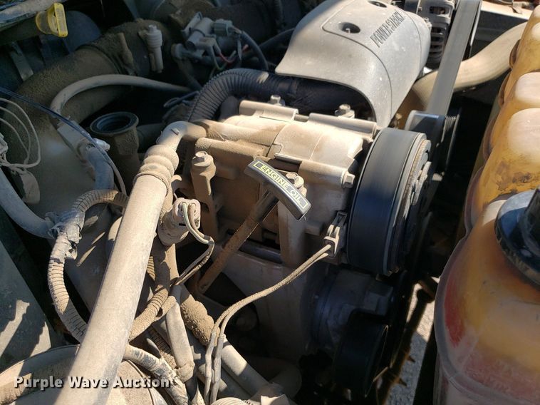 image for item DP8016 2001 Ford F550 Super Duty  Crew Cab flatbed truck