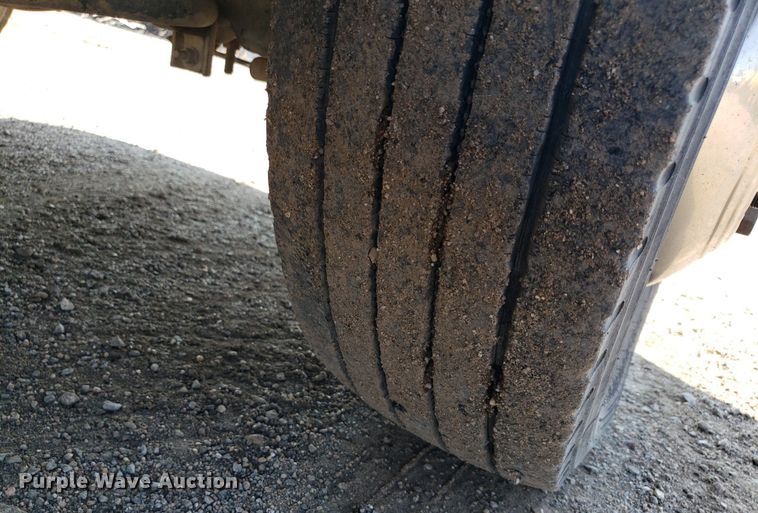 image for item DP8016 2001 Ford F550 Super Duty  Crew Cab flatbed truck