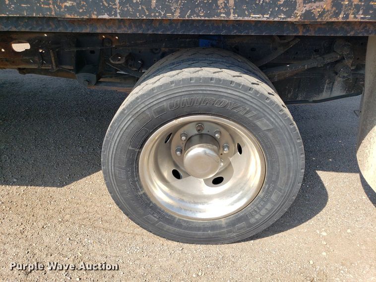 image for item DP8016 2001 Ford F550 Super Duty  Crew Cab flatbed truck