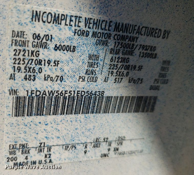 image for item DP8016 2001 Ford F550 Super Duty  Crew Cab flatbed truck