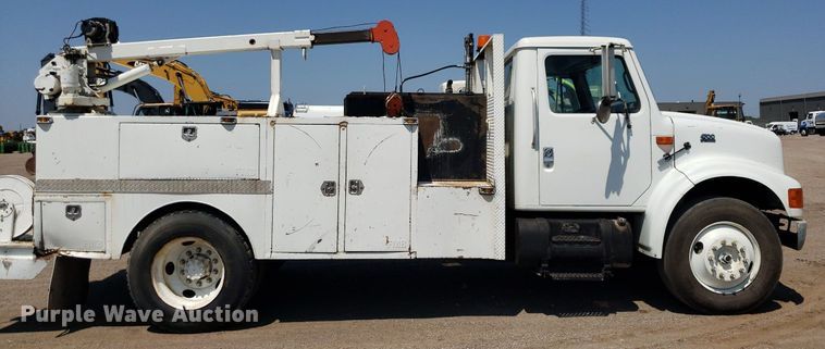 image for item DP8017 2000 International 4700  utility / service truck