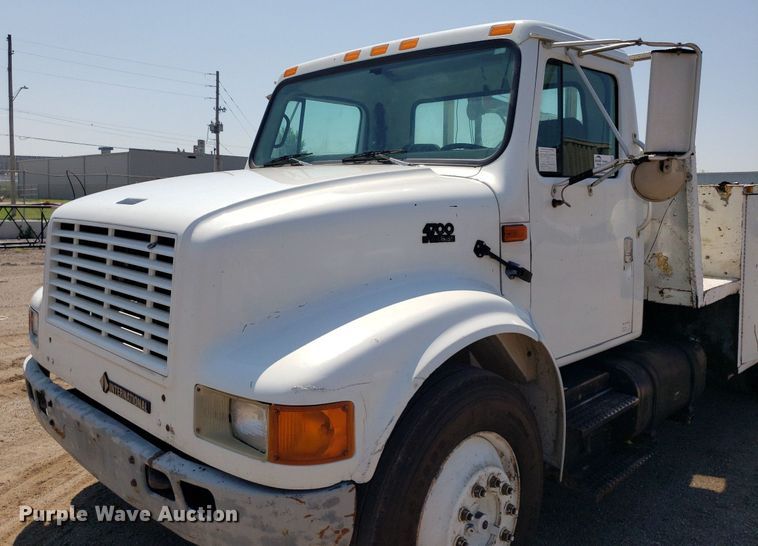 image for item DP8017 2000 International 4700  utility / service truck