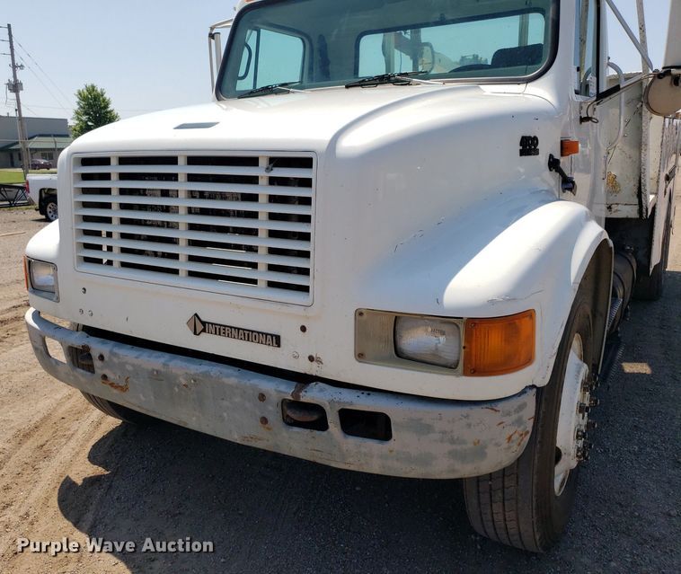 image for item DP8017 2000 International 4700  utility / service truck