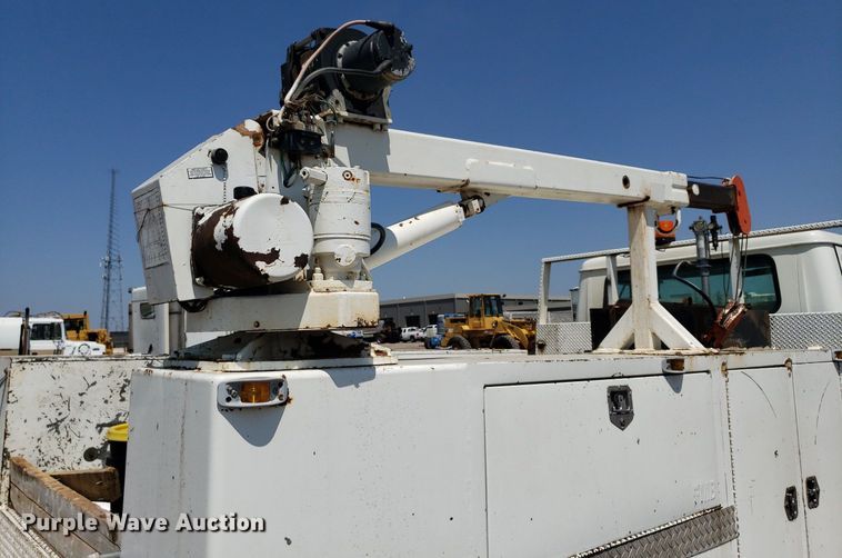 image for item DP8017 2000 International 4700  utility / service truck