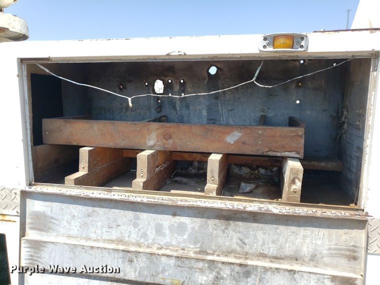 image for item DP8017 2000 International 4700  utility / service truck