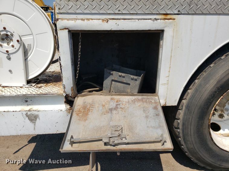 image for item DP8017 2000 International 4700  utility / service truck